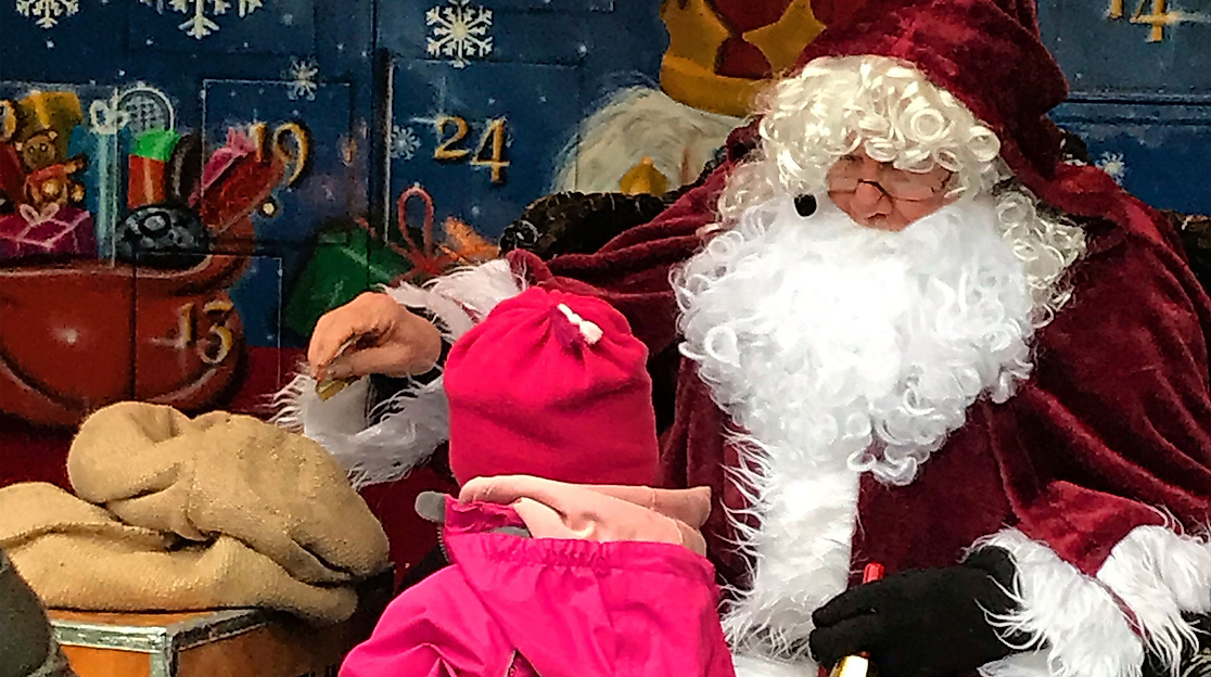 web-weihnachtsmann-harburg-weihnachtsmarkt-c-wags-events-2500x1500