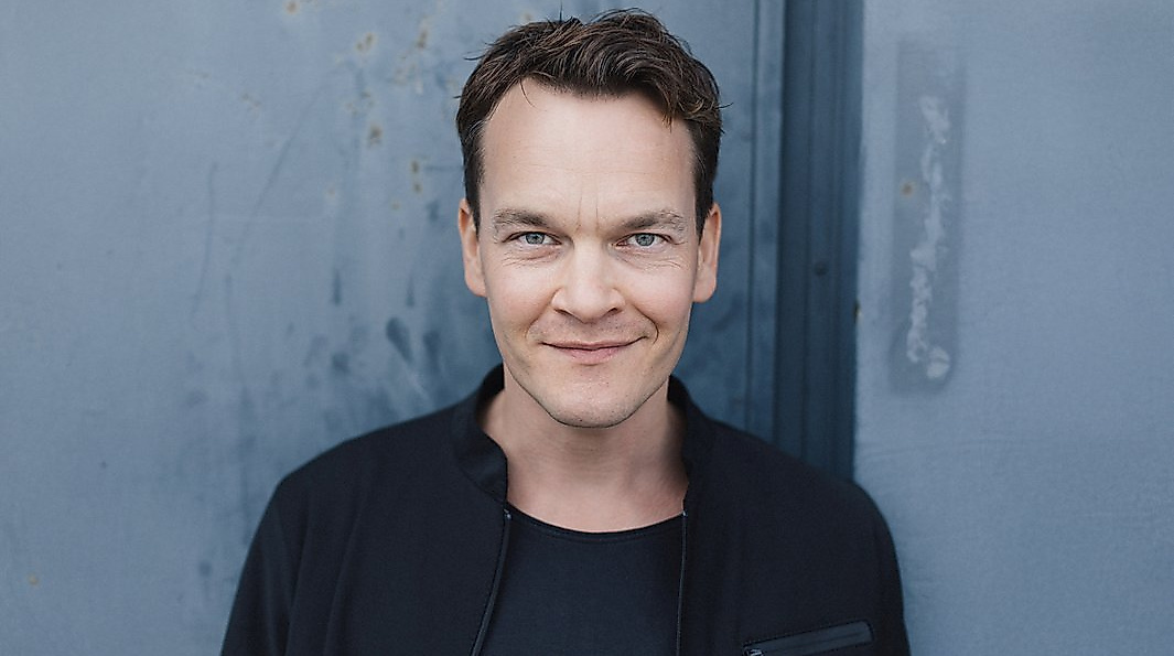 Neil Young – Comes a Song