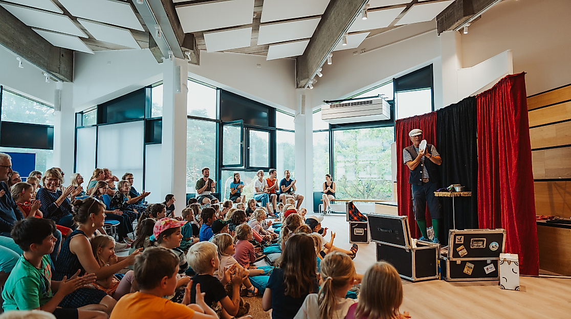 kaeptn-kuemmel-2024-mann-zaubert-talb-joelle-doernath