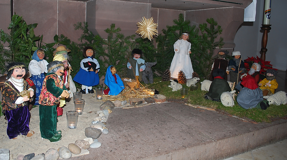 Krippe unter dem Altar