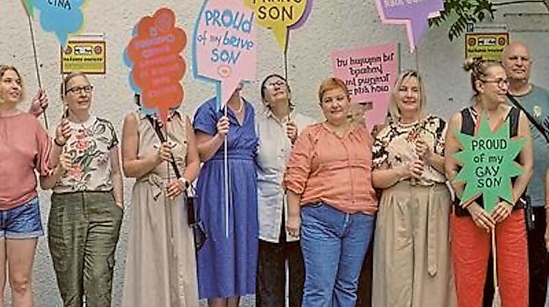 Не одни | Not Alone | OmU