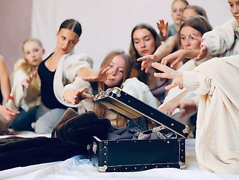 Tanztheater ICH: Zwischen Heimat und Zuhause