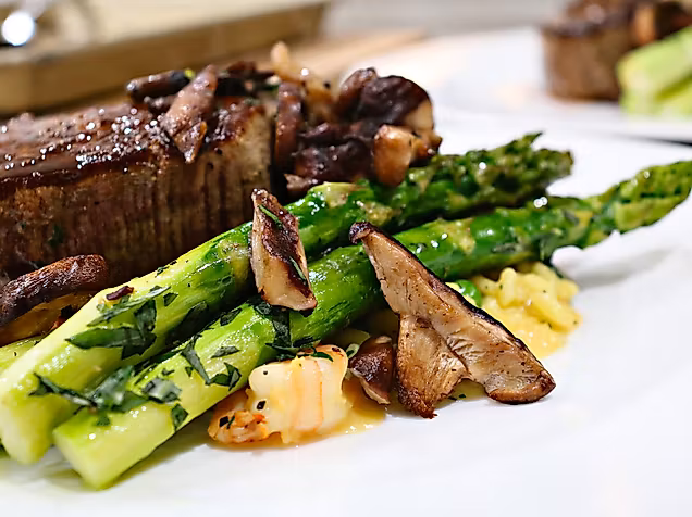 steak-mit-spargel_c-mmalcom-on-pixabay_gc0113745b