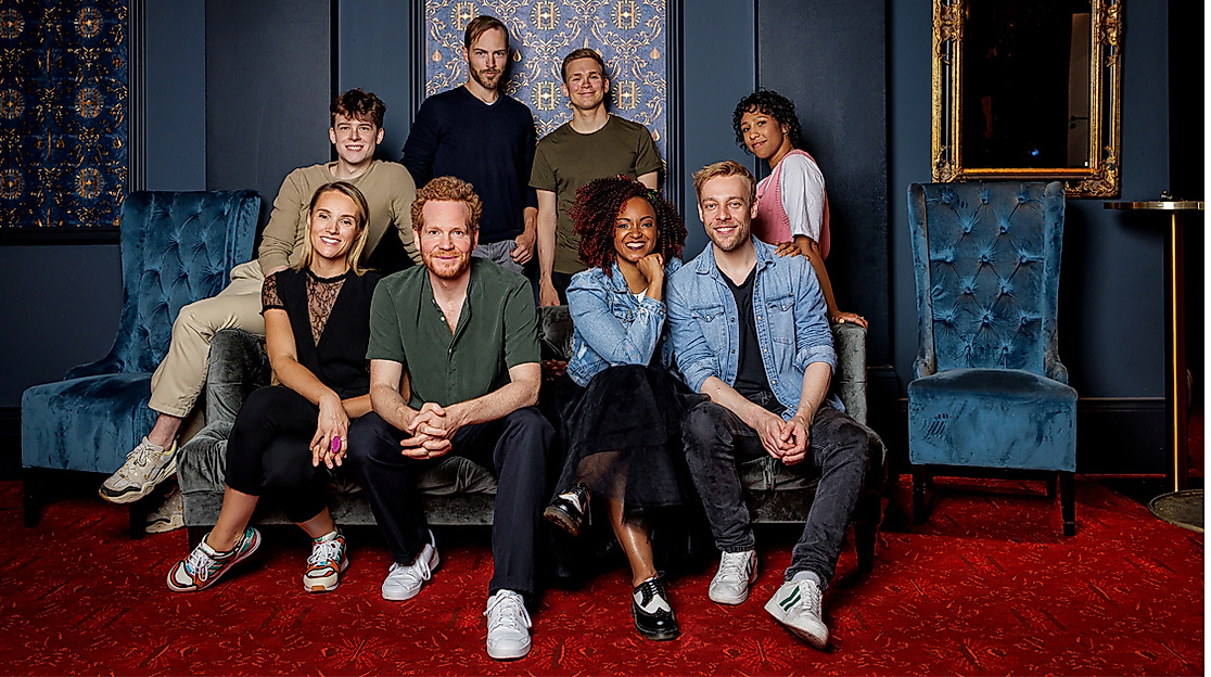 Cast Harry Potter Hamburg auf Sofa