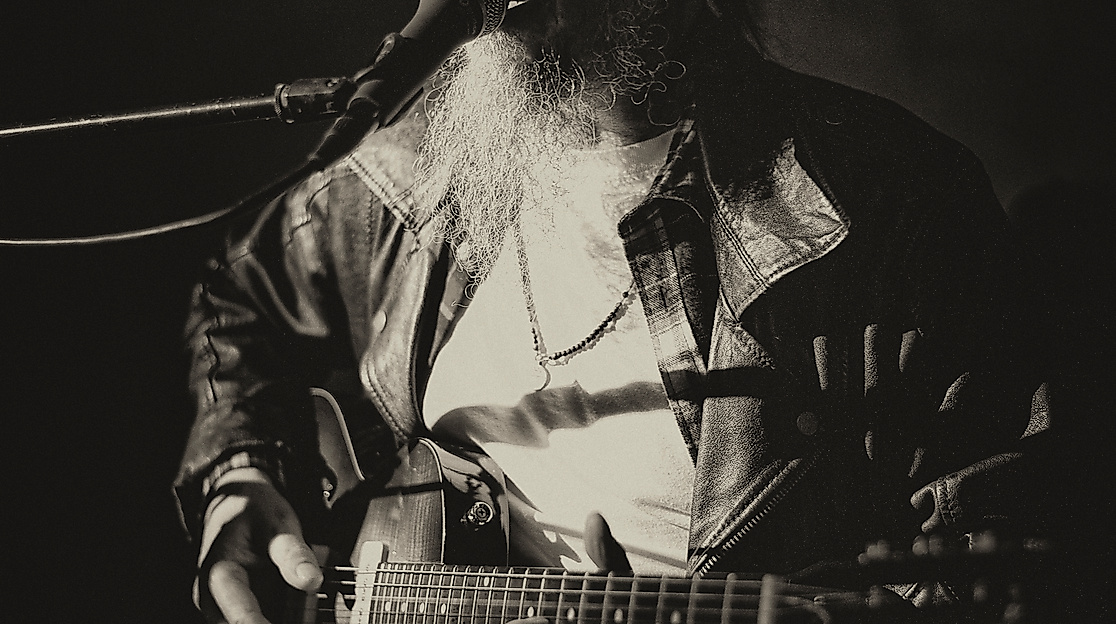 Henning Pertiet plays The Retired Hobo - Blues!