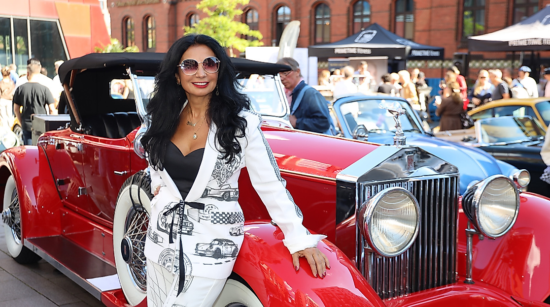Nissi mit Oldtimer-Klassiker
