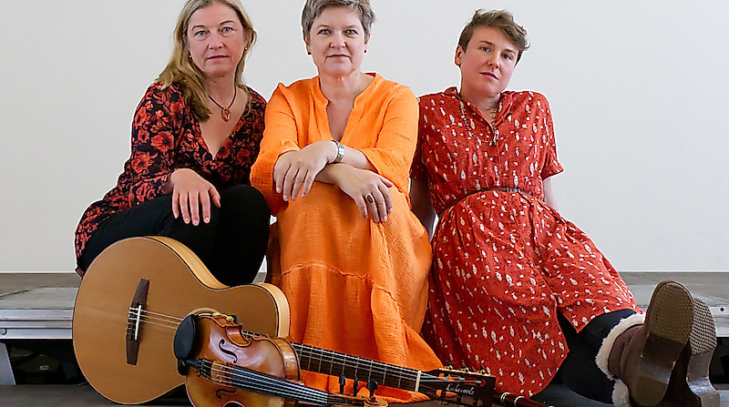 Borealis | Dancing Across the Borders of Modern Folk