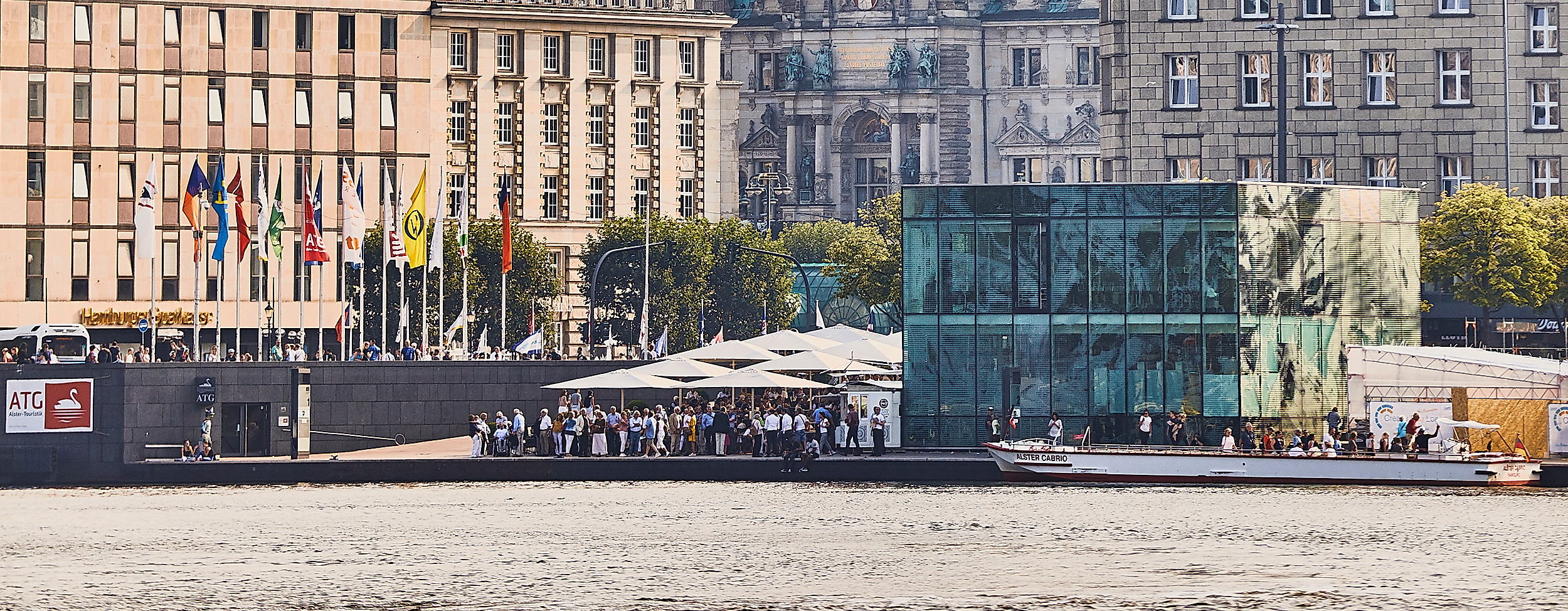 jungfernstieg_rathaus_c-2018-thisisjulia-photography-1