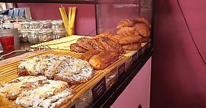 eclair-au-cafe_kuchentheke_c-2018-hamburg-tourismus-gmbh-johanna-nickel_02