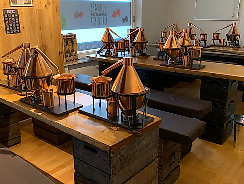 Brennerei vorbereitet für ein Brennseminar