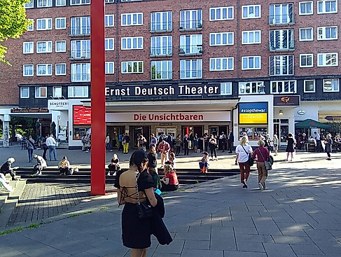 22. Theaternacht Hamburg
                                - Binge-Watching, nur in echt.