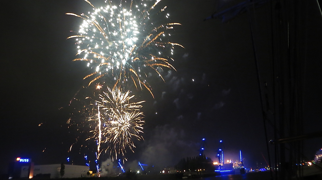 HAFENGEBURTSTAGS-FEUERWERK