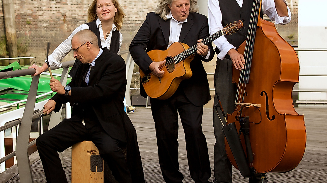 Echemer Kirchgartenklänge - Rika Tjakea