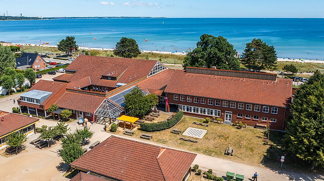 Wie einige Jugendherbergen im Norden liegt die Jugendherberge Scharbeutz in direkter Nähe zum Meer. Um dieses und seine Strände zu schützen, veranstaltet die Jugendherberge Scharbeutz einen Coastal Cleanup im Rahmen der FLENS Küstenwette.
