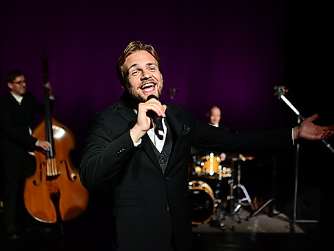 L-O-V-E - Die schönsten Liebeslieder der letzten 100 Jahre