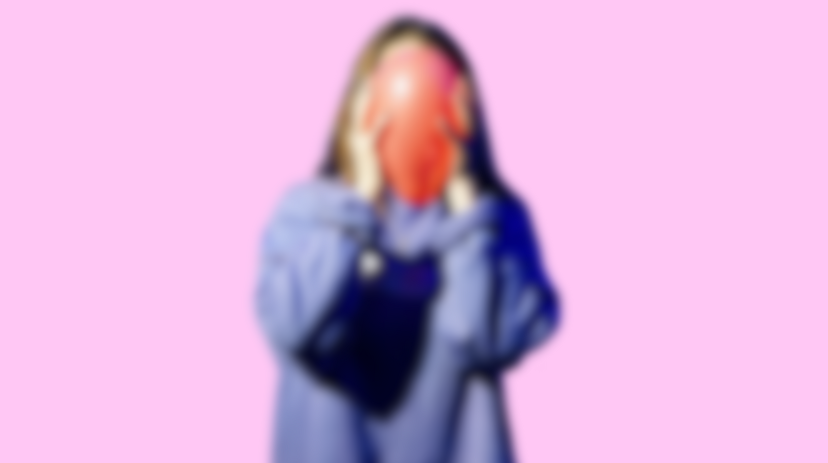 Person mit Ballon vor dem Gesicht