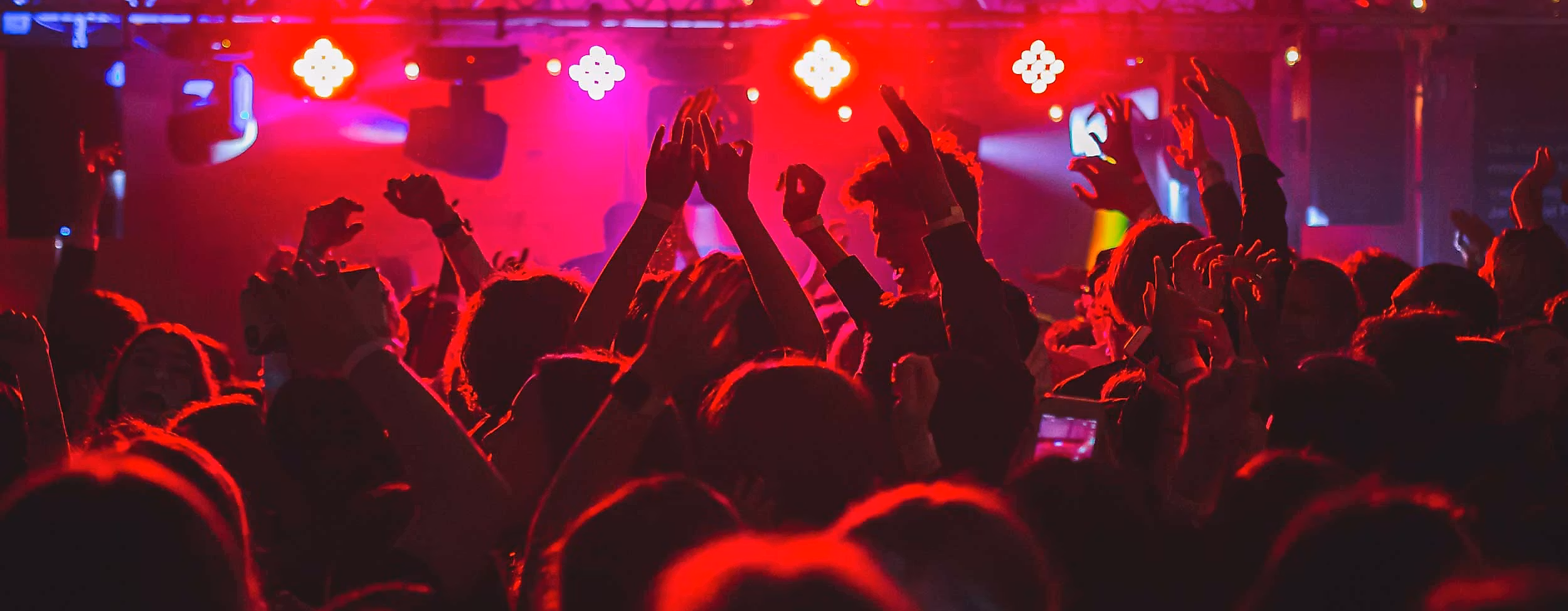 suedpol-nachtleben-party-rave-c-unsplash-long-truong