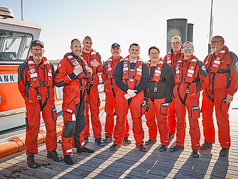 Ein Teil der freiwilligen Besatzung Station Fehmarn