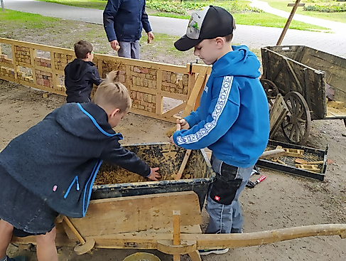 Kinderbauhütte am Winsener Schloss