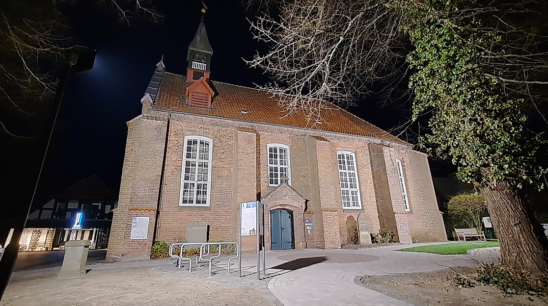 Himmelpforten St. Marien Kirche bei Nacht CR Kirchengemeinde Himmelpforten