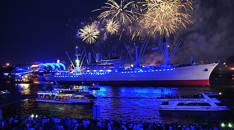 Blue Port Feuerwerks- und Lichterfahrt – CRUISE DAYS