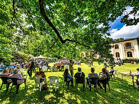Pfingstfrühschoppen in Breidings Garten