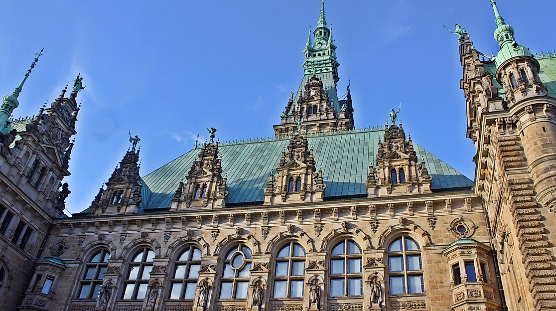 rathausinnenhof_c-olleaugust_pixabay_3991850