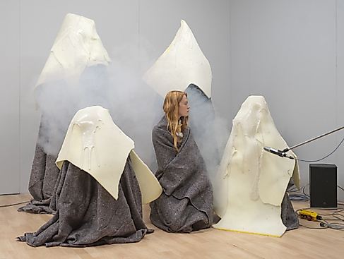 A still from the production “Le Paradoxe de John” by director Philippe Quesne.