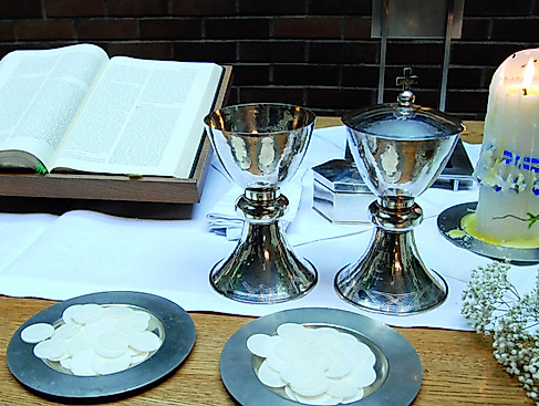 Gottesdienst mit Abendmahl und Kirchenkaffee; Pn. Moser und der Posaunenchor