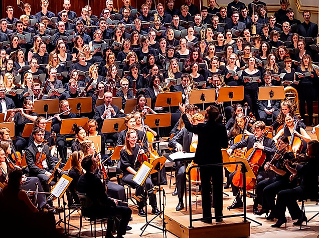 Sinfonieorchester und Kammerchor der Universität Hamburg / Thomas Posth