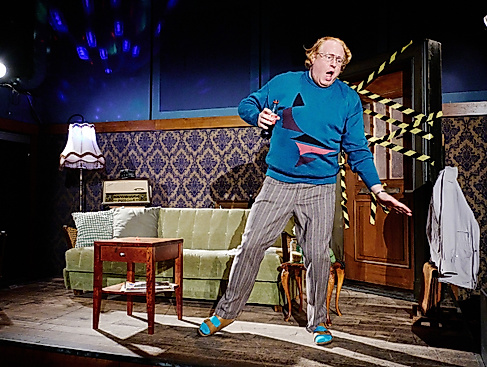 Julian Greis in Ole allein zu Haus