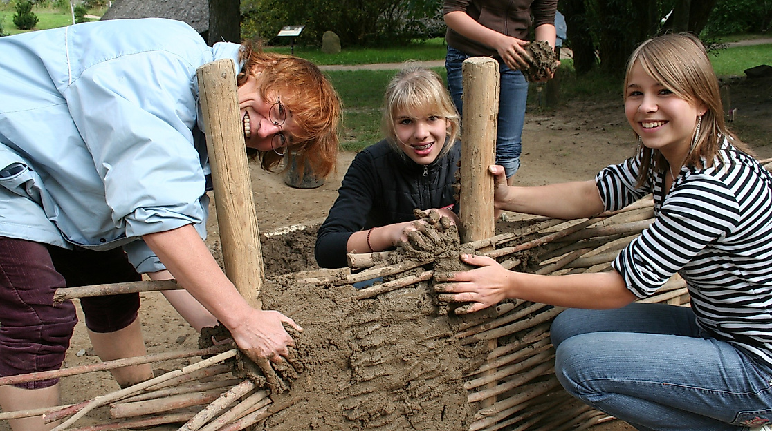 Archäologisches Zentrum Hitzacker - Lehmflechtwandbau