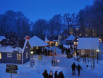 Weihnachtsdorf im Schnee
