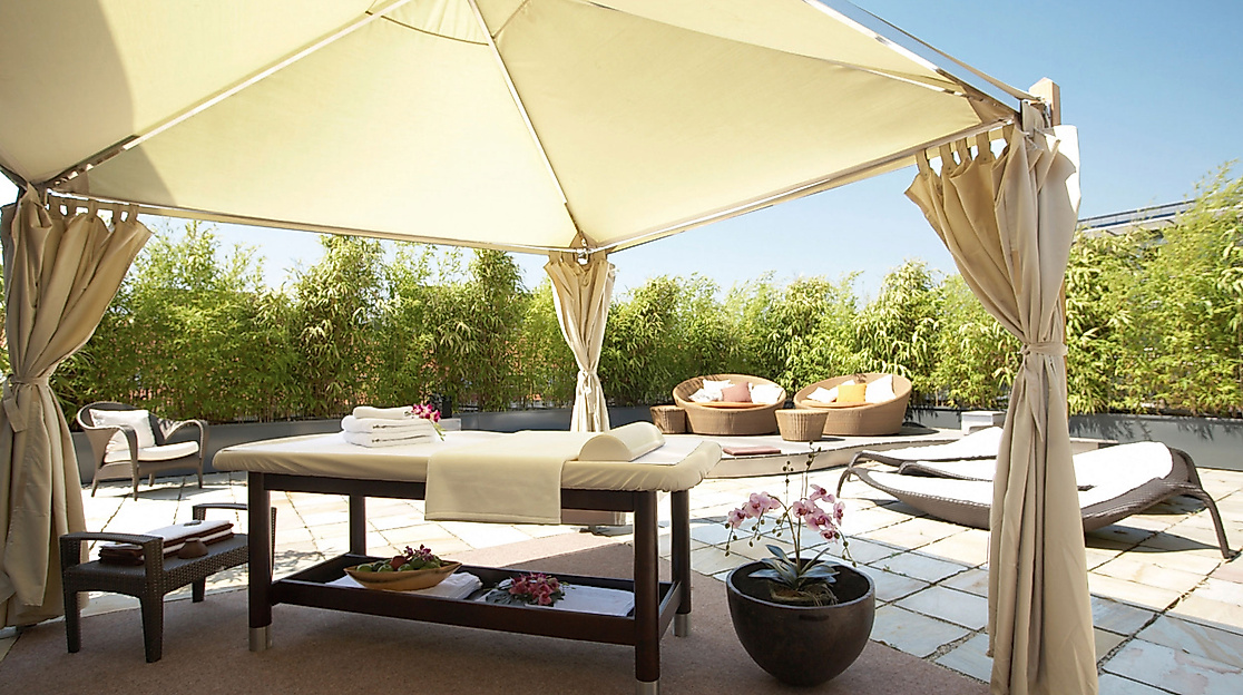 EAST Hotel Hamburg: Terrasse