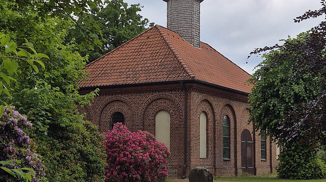 Die weiße Frau auf dem Friedhof