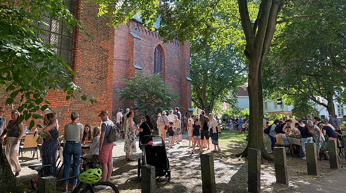 Sommerfest rund um St. Aegidien mit Pastorin Nicola Nehmzow und Team (Kopie)