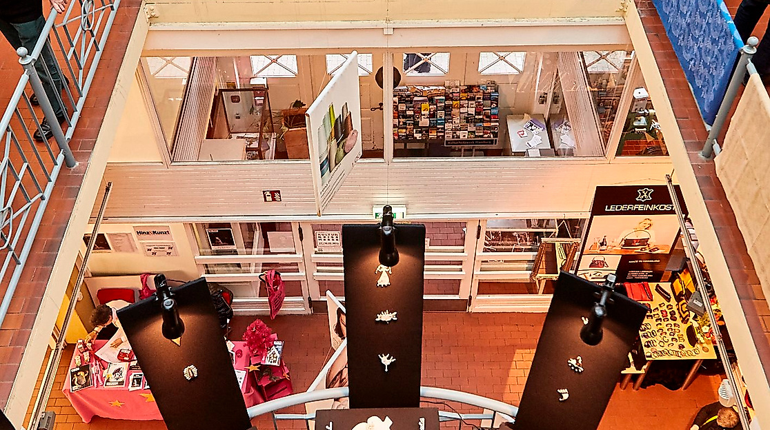 Ansicht der Adventsmesse von der oberen Galerie aus.