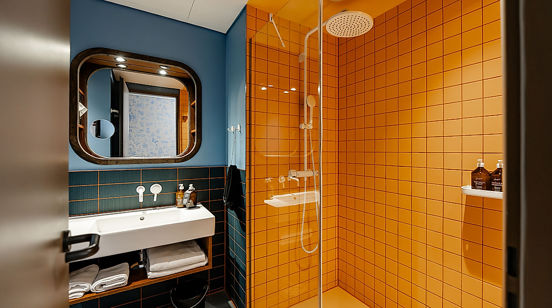 25hours Hotel HafenCity: Zimmer Large Bad