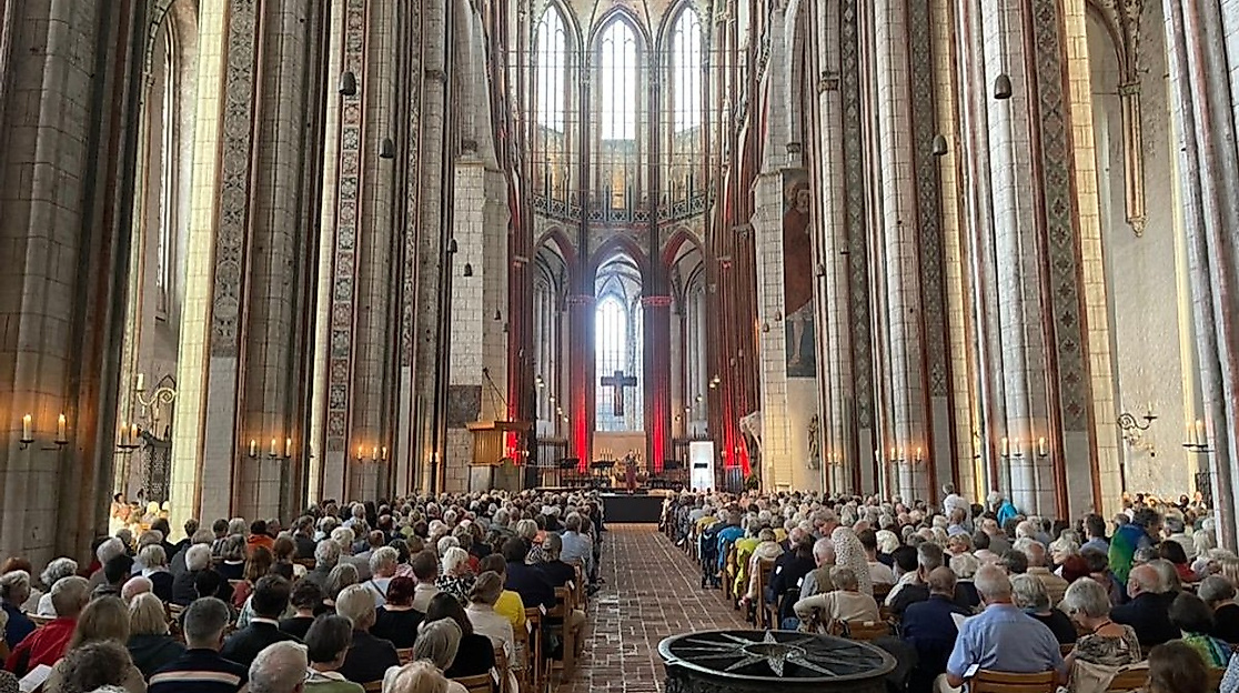 Motorradgottesdienst mit der Arbeitsgemeinschaft christlicher Motorradfahrer:innen Lübeck