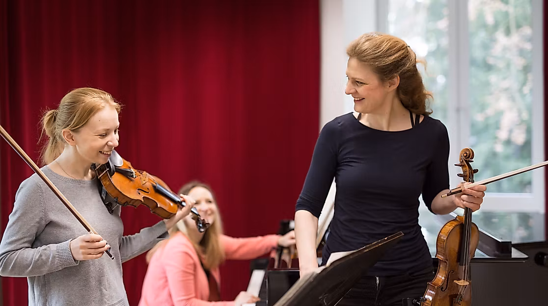Tanja Becker-Bender unterrichtet in der HfMT Hamburg