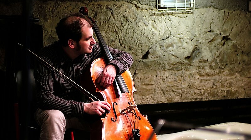 Christoph Schenker - 1 Cello - 12 Cellisten?!