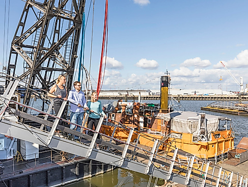 Schwimmdampfkran und Schutendampfsauger