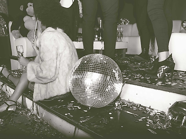 Discokugel-c-oneinchpunch-AdobeStock-181448420