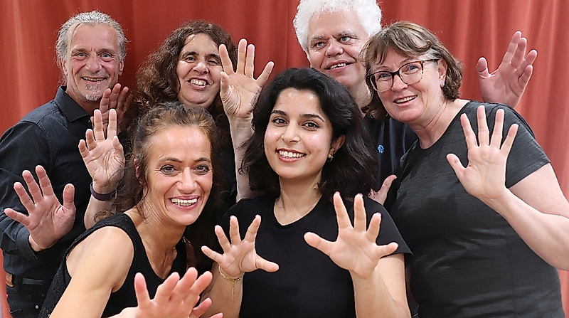 Das Ensemble von Theater Kassandra am 6.11. im Barmbek Basch