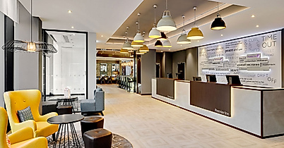 poi-premier-inn-hamburg-rezeption-web-2500x1500