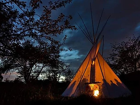 Trommelsession im Tipi