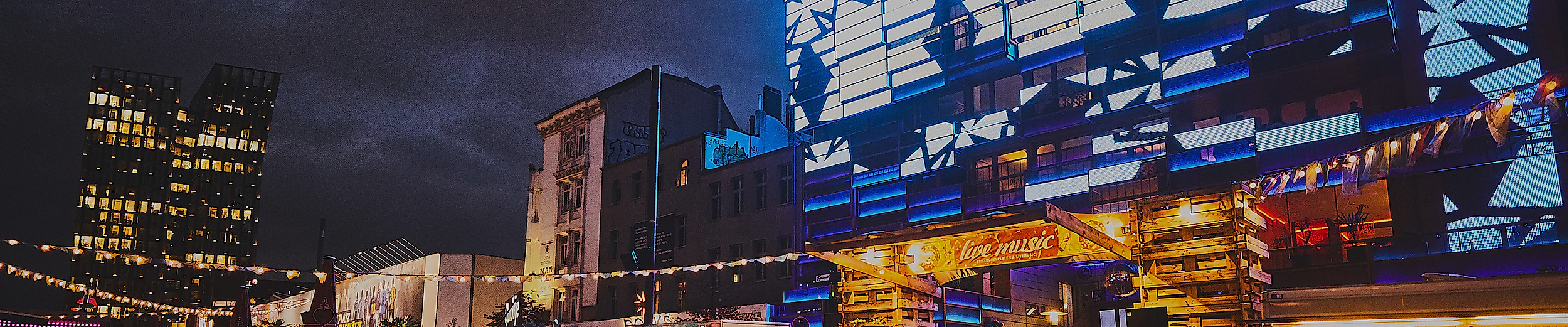 Nachtaufnahme vom Spielbudenplatz auf der Reeperbahn