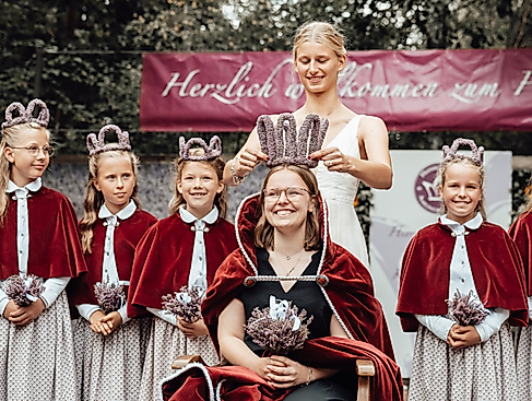 Festsonntag mit Wahl der 76. Heidekönigin und Großem Festumzug durch Amelinghausen
