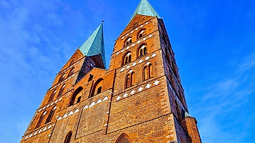 Gottesdienst zum Jahreswechsel mit Pauken und Trompeten mit Propst Oliver Erckens