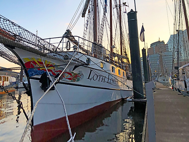 Segelschiff Loth Lorien am Hafen